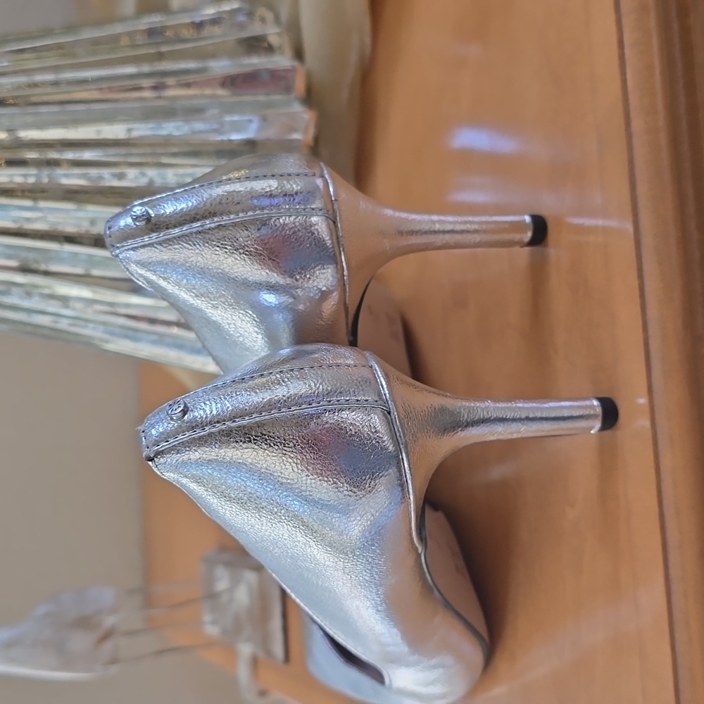New! Bcbgeneration Metallic Silver Heels Size 7 - image 4